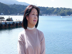 お泊まりW不倫~再会した熟女妻たちと貸別荘の旅~Side.A&B RE:MIX サンプル動画サムネイル